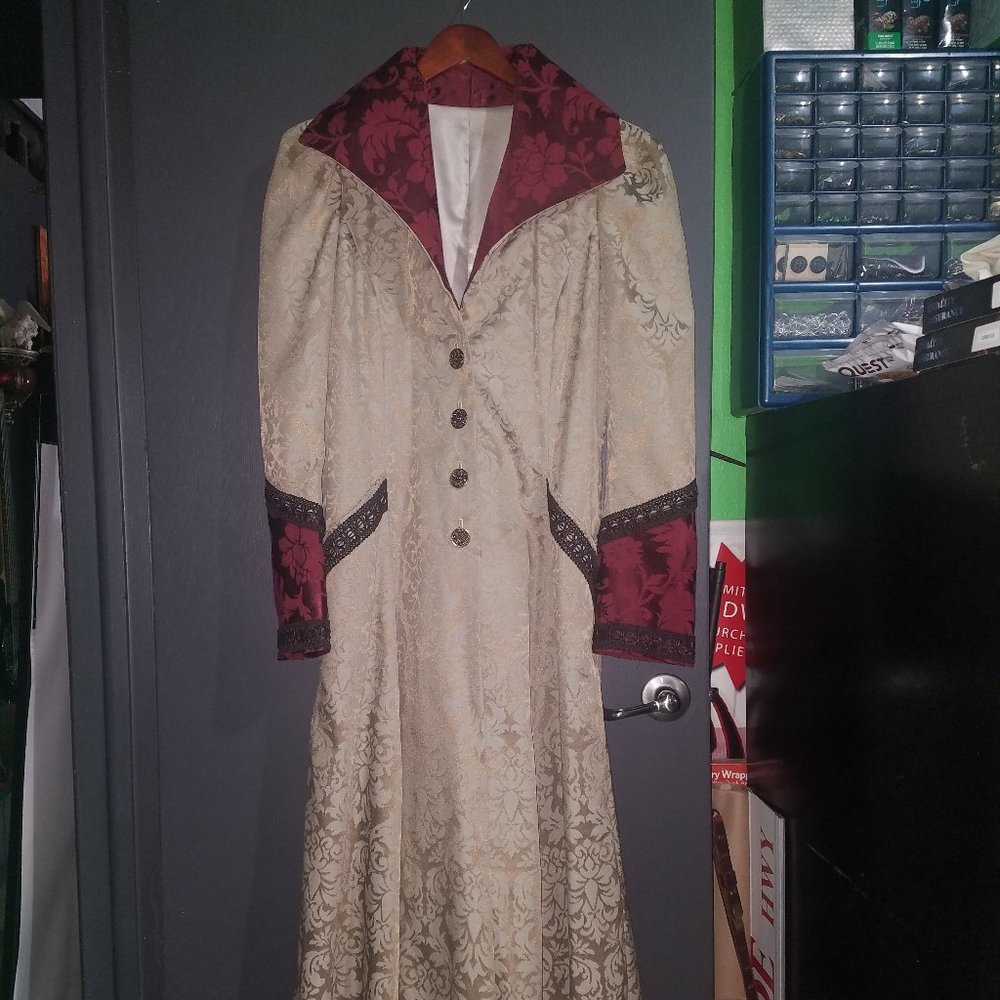 PRINCESS EVIL QUEEN COAT SZ M/L
